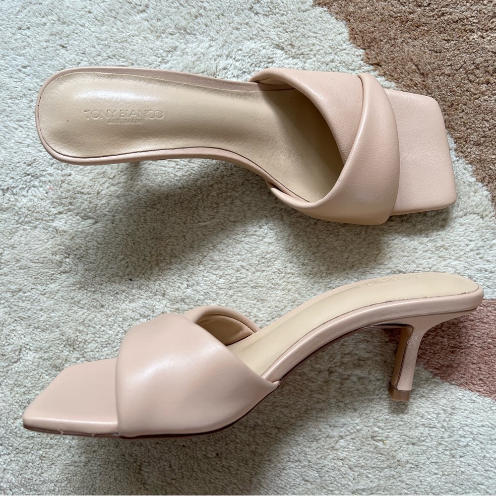 Tony Bianco - Alexa Sandal in Beech Nappa - Size 6 ✨